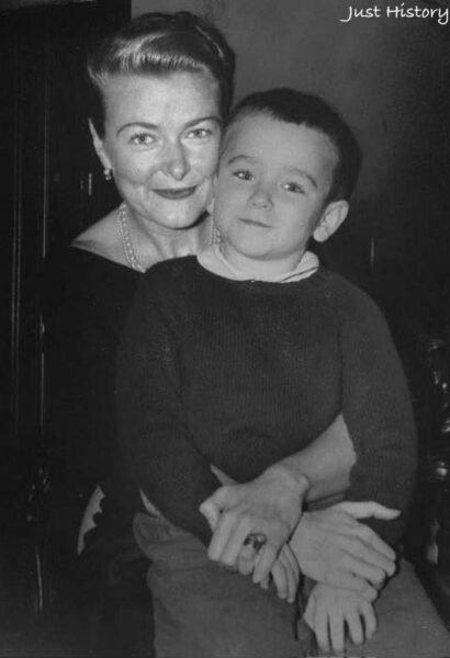Robin Williams: A Glimpse into His Early Life with His Mother