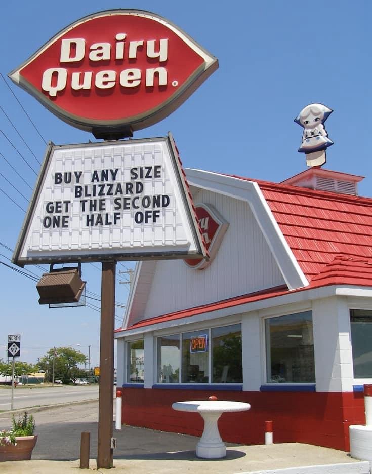 A Nostalgic Trip Down Fast-Food Lane: Iconic Signs of the &#8217;90s
