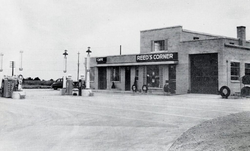 Reed&#8217;s Corner Station: A Landmark at the Junction of Highways 24 &amp; 63 in Moberly, Missouri